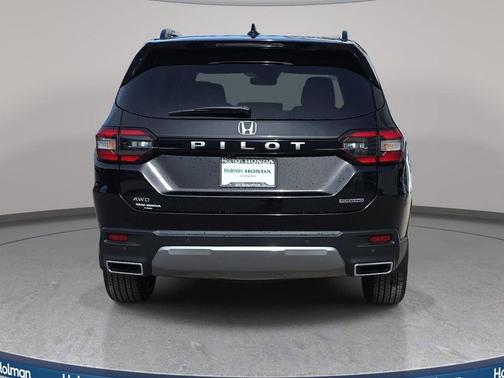 Crystal Black Pearl 2026 Honda Pilot Touring 8-Passenger