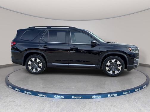 Crystal Black Pearl 2026 Honda Pilot Touring 8-Passenger