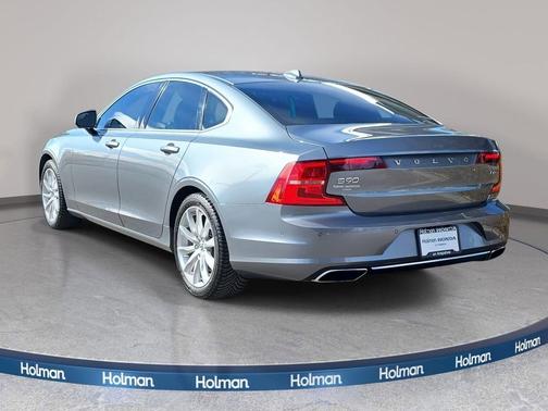 2017 Volvo S90 T6 Momentum