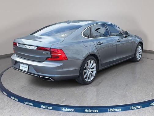 2017 Volvo S90 T6 Momentum