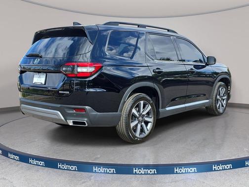 Crystal Black Pearl 2025 Honda Pilot Touring 8-Passenger