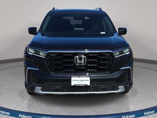 Crystal Black Pearl 2025 Honda Pilot Touring 8-Passenger