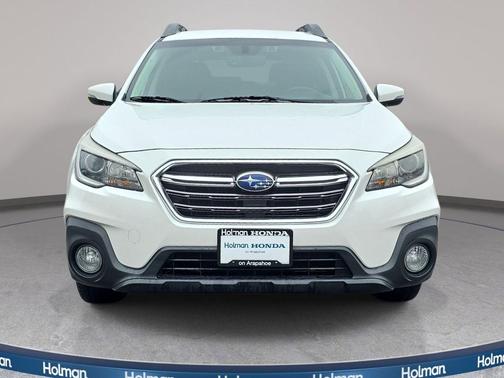 Crystal White Pearl 2019 Subaru Outback 2.5i Premium