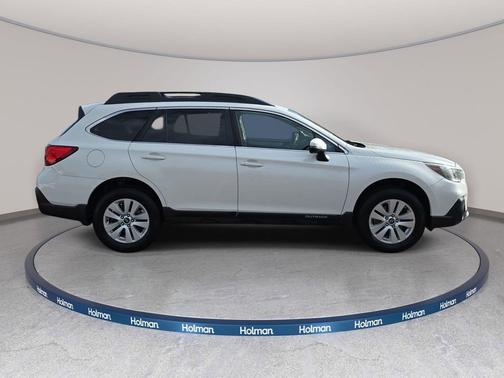 Crystal White Pearl 2019 Subaru Outback 2.5i Premium