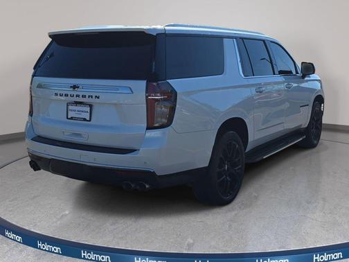 Iridescent Pearl Tricoat 2023 Chevrolet Suburban 4WD High Country