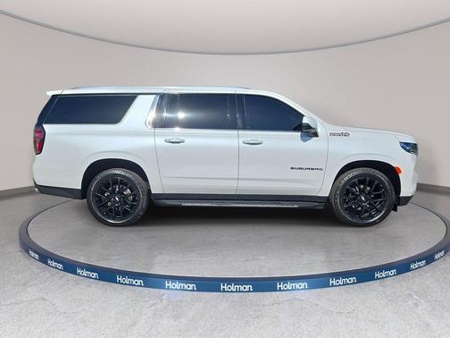 Iridescent Pearl Tricoat 2023 Chevrolet Suburban 4WD High Country