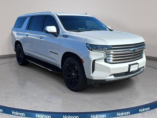 Iridescent Pearl Tricoat 2023 Chevrolet Suburban 4WD High Country