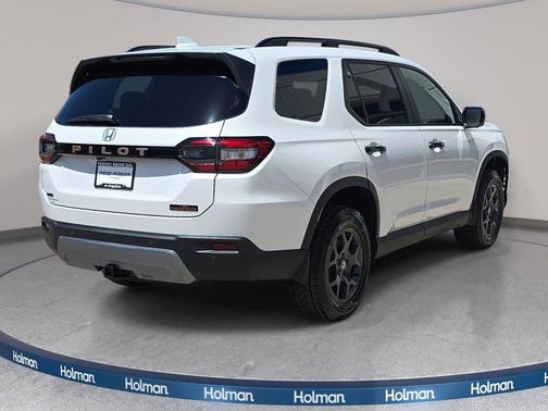 Platinum White Pearl 2026 Honda Pilot TrailSport