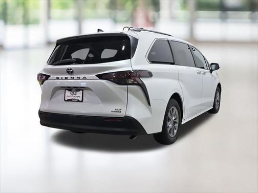 2023 Toyota Sienna XLE 8 Passenger