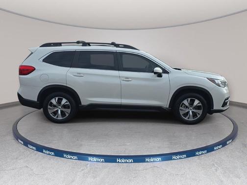 Crystal White Pearl 2022 Subaru Ascent Premium 8-Passenger