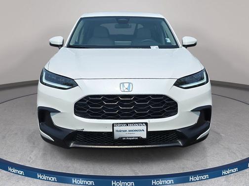 Platinum White Pearl 2026 Honda HR-V LX