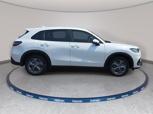 Platinum White Pearl 2026 Honda HR-V LX