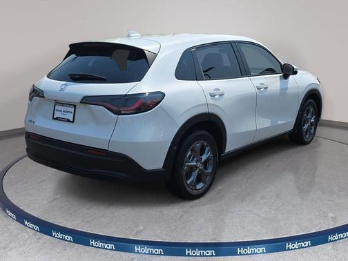 Platinum White Pearl 2026 Honda HR-V LX