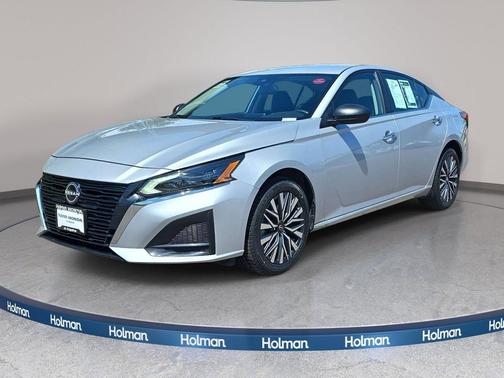 Brilliant Silver Metallic 2024 Nissan Altima 2.5 SV
