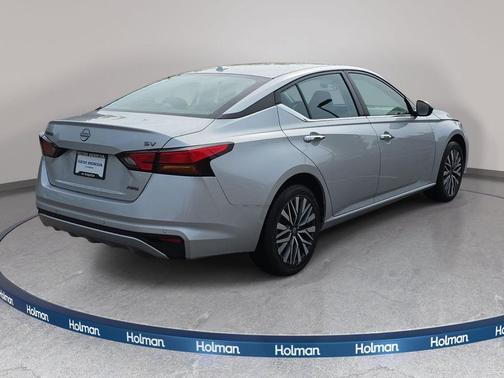 Brilliant Silver Metallic 2024 Nissan Altima 2.5 SV