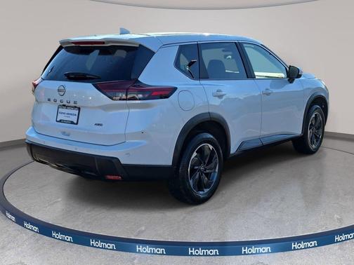 Everest White Pearl 2025 Nissan Rogue SV