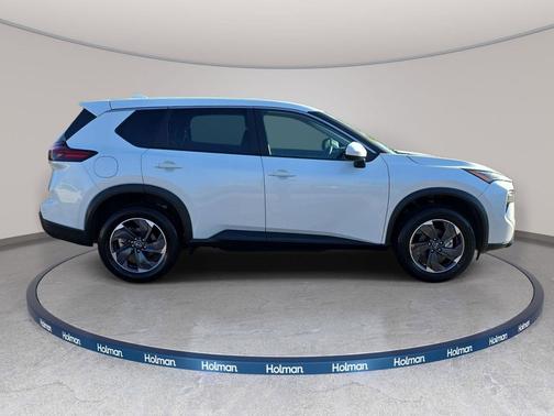 Everest White Pearl 2025 Nissan Rogue SV