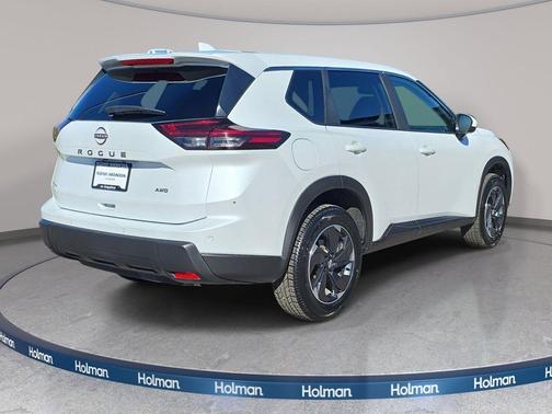 Everest White Pearl 2025 Nissan Rogue SV