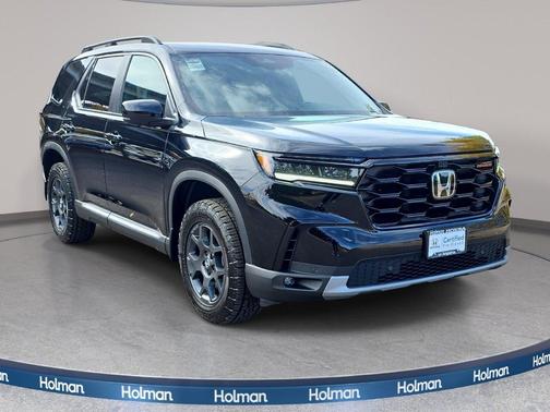 Crystal Black Pearl 2025 Honda Pilot TrailSport