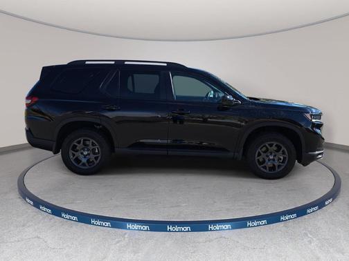Crystal Black Pearl 2025 Honda Pilot TrailSport