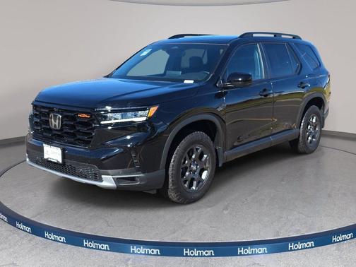 Crystal Black Pearl 2025 Honda Pilot TrailSport