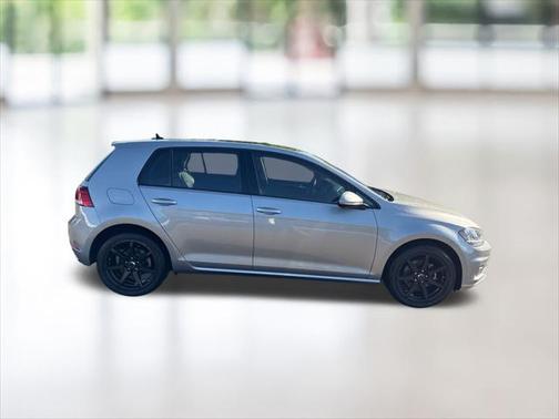 2018 Volkswagen Golf TSI SE