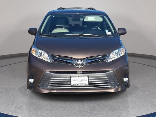Toasted Walnut Pearl 2018 Toyota Sienna XLE