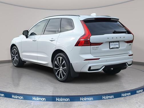 2024 Volvo XC60 B5 Plus Dark Theme