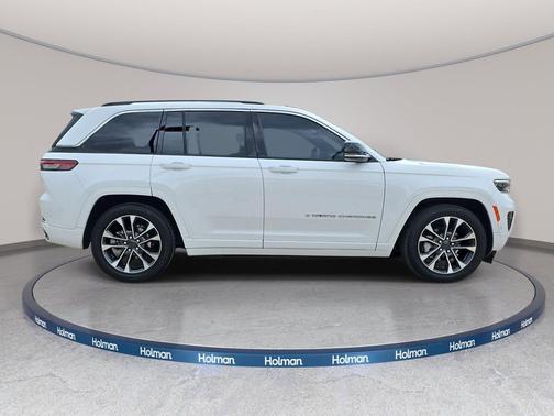 Bright White Clearcoat 2023 Jeep Grand Cherokee Overland