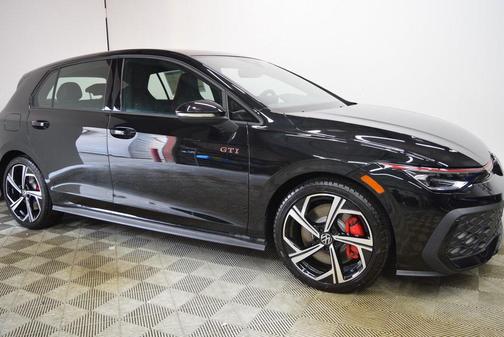2025 Volkswagen Golf GTI 2.0T SE DSG