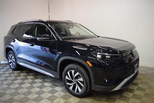 Deep Black Pearl 2025 Volkswagen Tiguan 2.0T S 4MOTION
