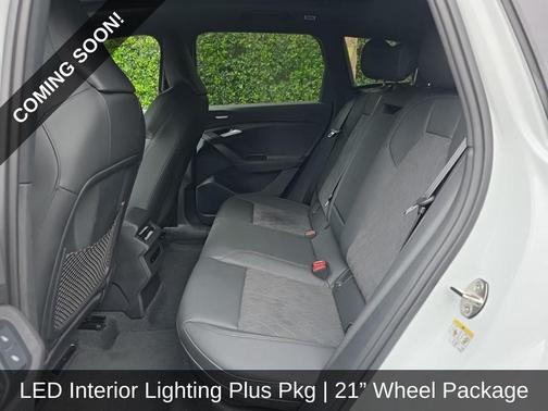 Glacier White Metallic 2025 Audi SQ6 e-tron Premium Plus