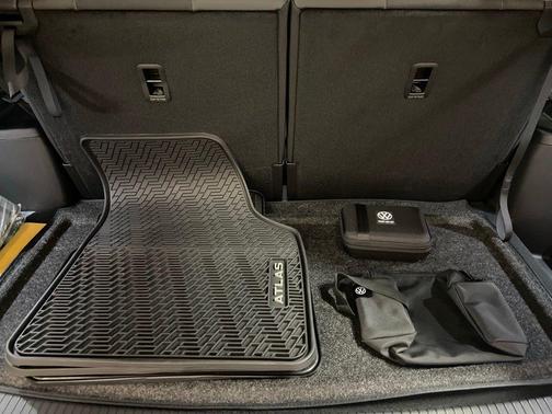 Silver Mist Metallic 2026 Volkswagen Atlas 2.0T SE w/Technology 4MOTION