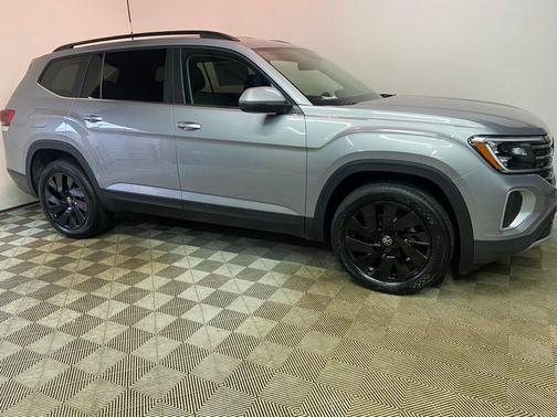 Silver Mist Metallic 2026 Volkswagen Atlas 2.0T SE w/Technology 4MOTION