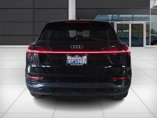 2024 Audi Q8 e-tron Premium Plus