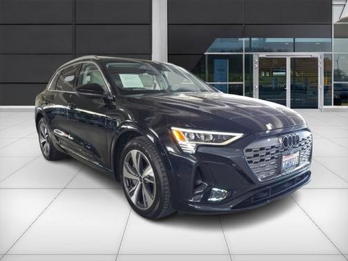 2024 Audi Q8 e-tron Premium Plus
