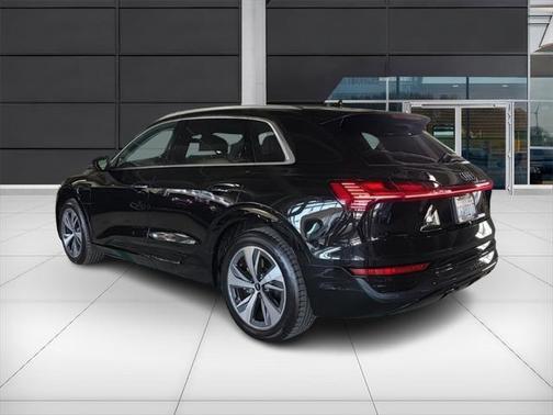 2024 Audi Q8 e-tron Premium Plus
