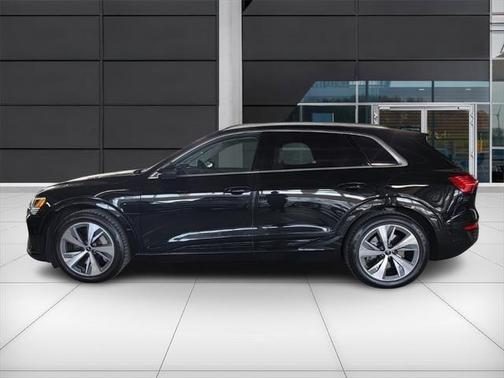 2024 Audi Q8 e-tron Premium Plus