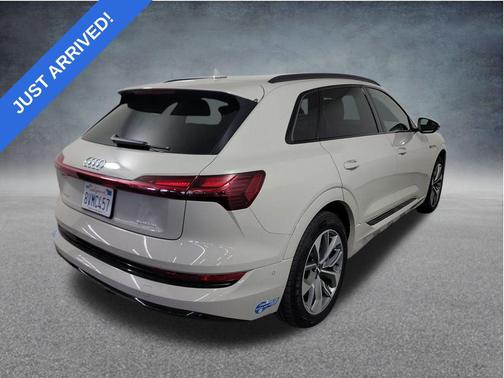 2021 Audi e-tron Premium Plus