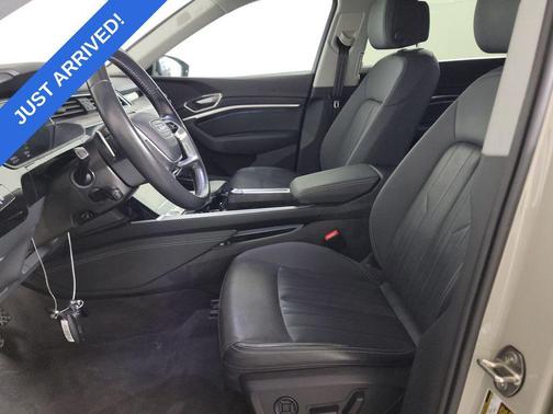 2021 Audi e-tron Premium Plus