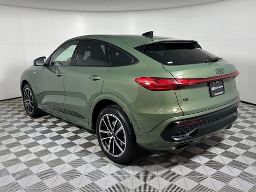 Green Metallic 2026 Audi Q5 2.0T Prestige
