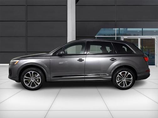 2025 Audi Q7 45 Premium Plus