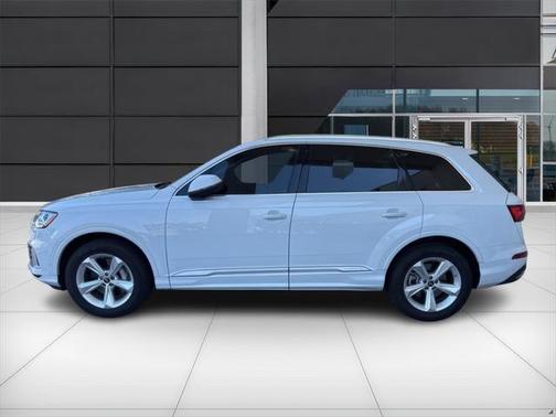 2023 Audi Q7 45 Premium Plus