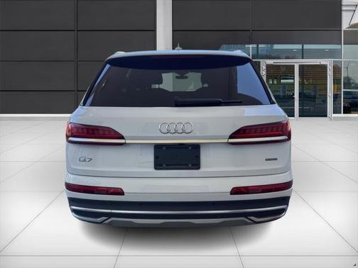 2023 Audi Q7 45 Premium Plus