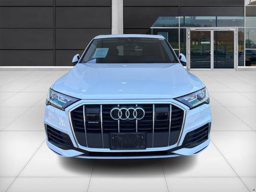 2023 Audi Q7 45 Premium Plus