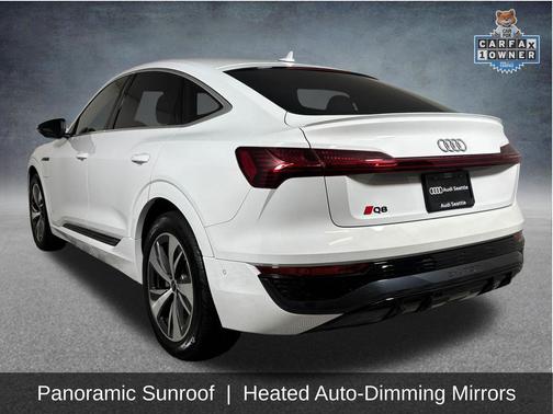 Glacier White Metallic 2024 Audi Q8 55 Premium Plus