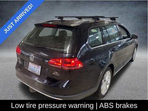 2017 Volkswagen Golf Alltrack TSI S