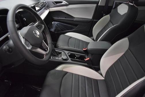 2025 Volkswagen Taos 1.5T SEL