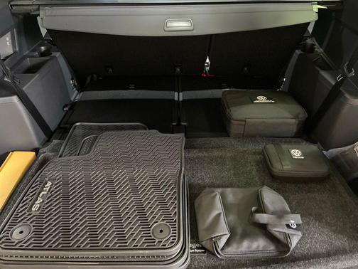 pure gray 2026 Volkswagen Atlas 2.0T Peak Edition