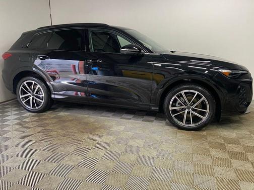 Black Metallic 2026 Audi Q5 2.0T Prestige